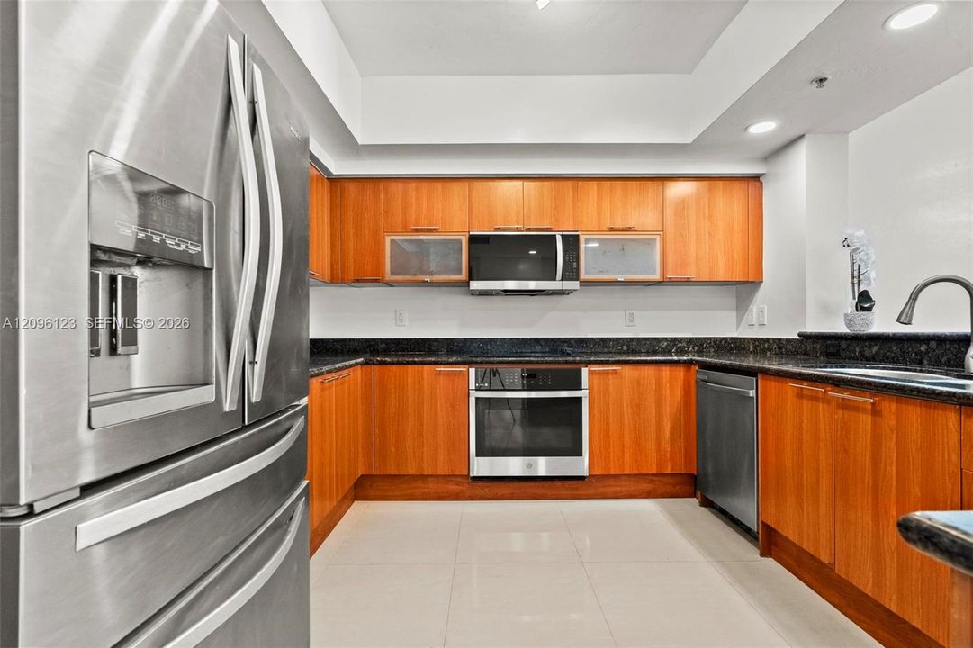 На продажу: $430,000 (2 спален, 2 ванн, 1758 Квадратных фут)