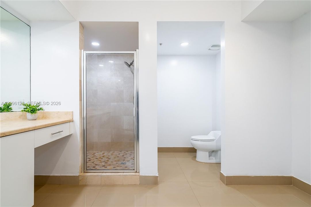 На продажу: $430,000 (2 спален, 2 ванн, 1758 Квадратных фут)