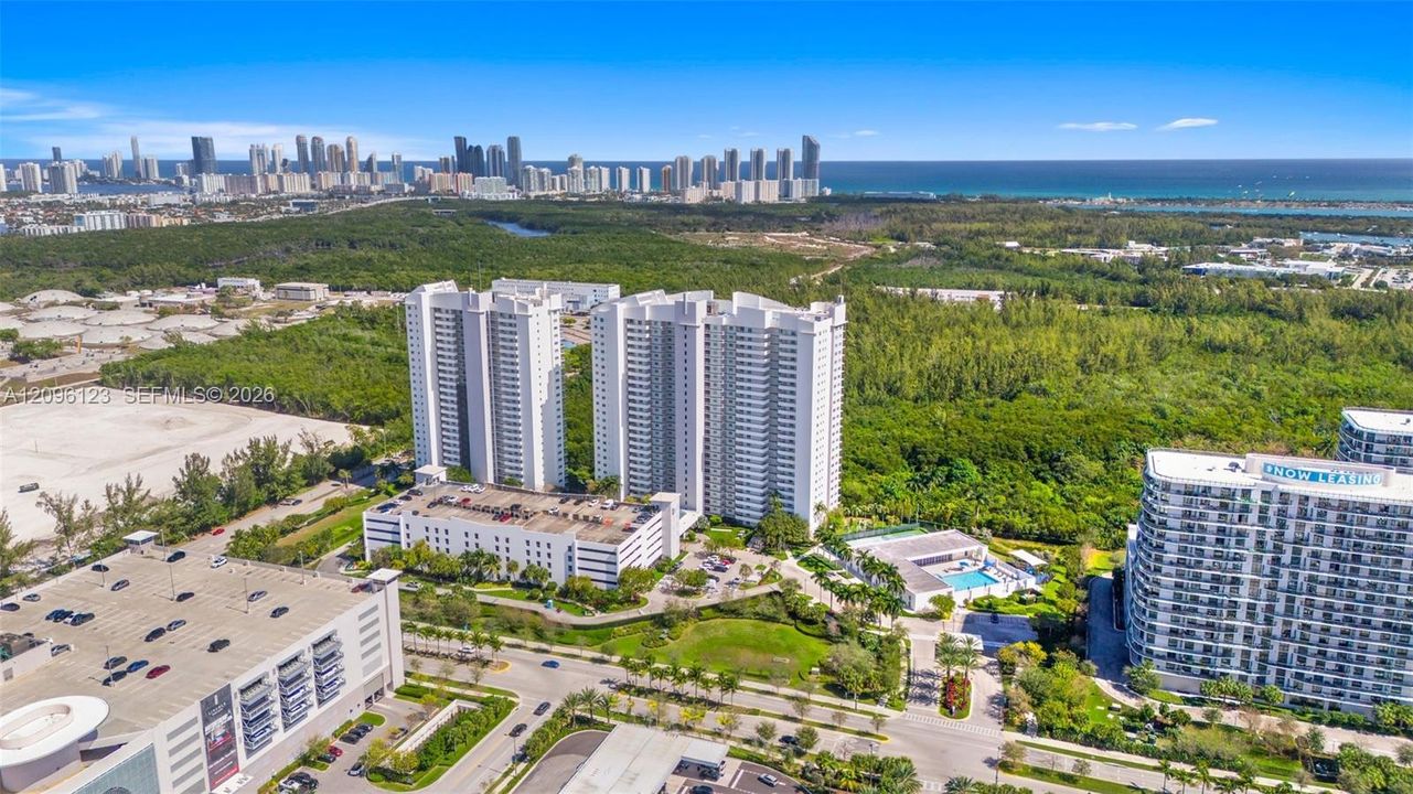 На продажу: $430,000 (2 спален, 2 ванн, 1758 Квадратных фут)