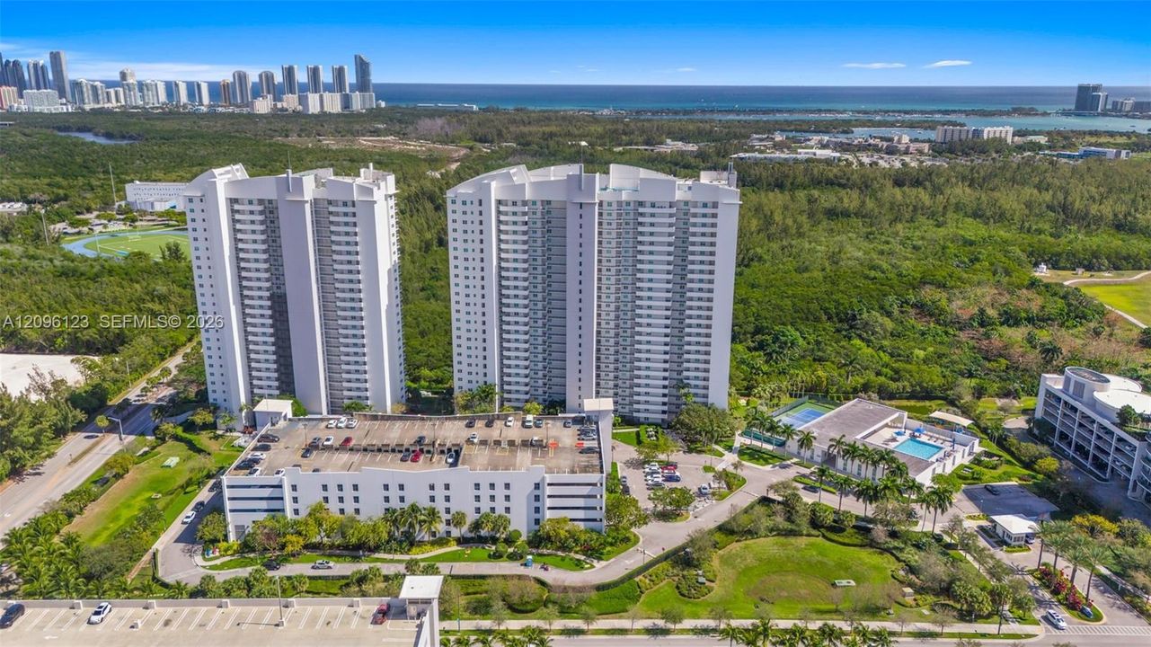 На продажу: $430,000 (2 спален, 2 ванн, 1758 Квадратных фут)