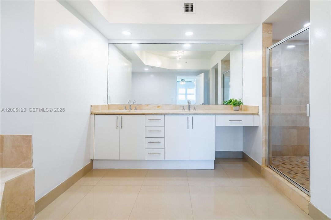 На продажу: $430,000 (2 спален, 2 ванн, 1758 Квадратных фут)