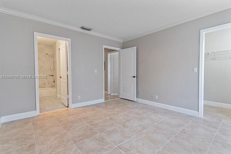 For Rent: $1,900 (2 beds, 2 baths, 884 Square Feet)