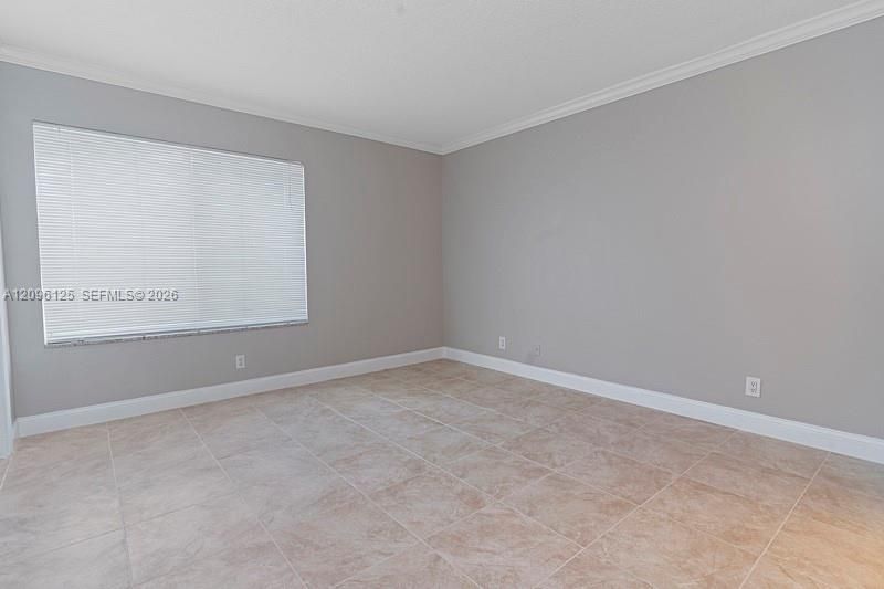For Rent: $1,900 (2 beds, 2 baths, 884 Square Feet)