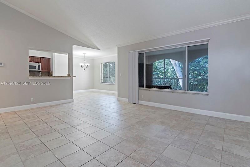 For Rent: $1,900 (2 beds, 2 baths, 884 Square Feet)