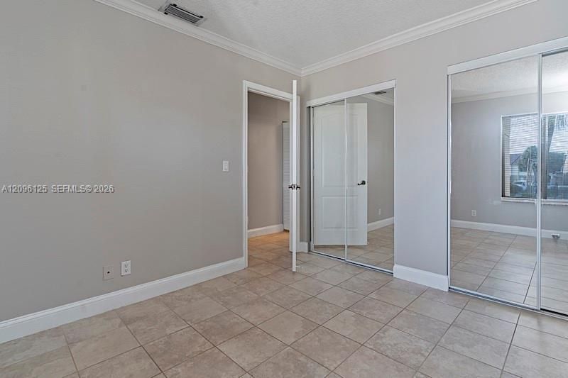 For Rent: $1,900 (2 beds, 2 baths, 884 Square Feet)