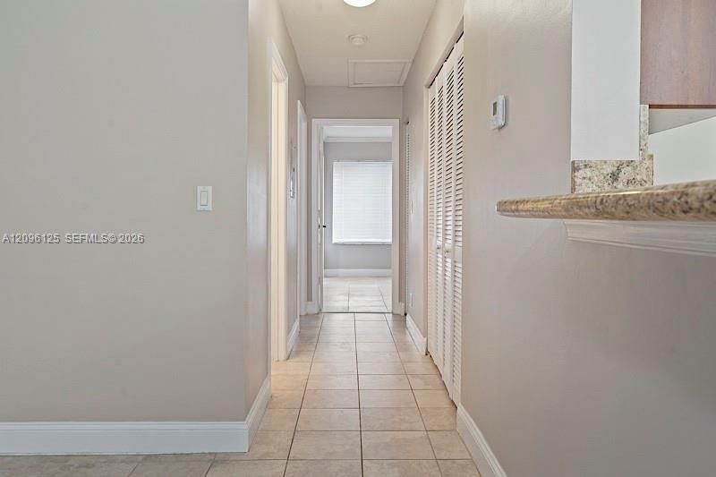 For Rent: $1,900 (2 beds, 2 baths, 884 Square Feet)