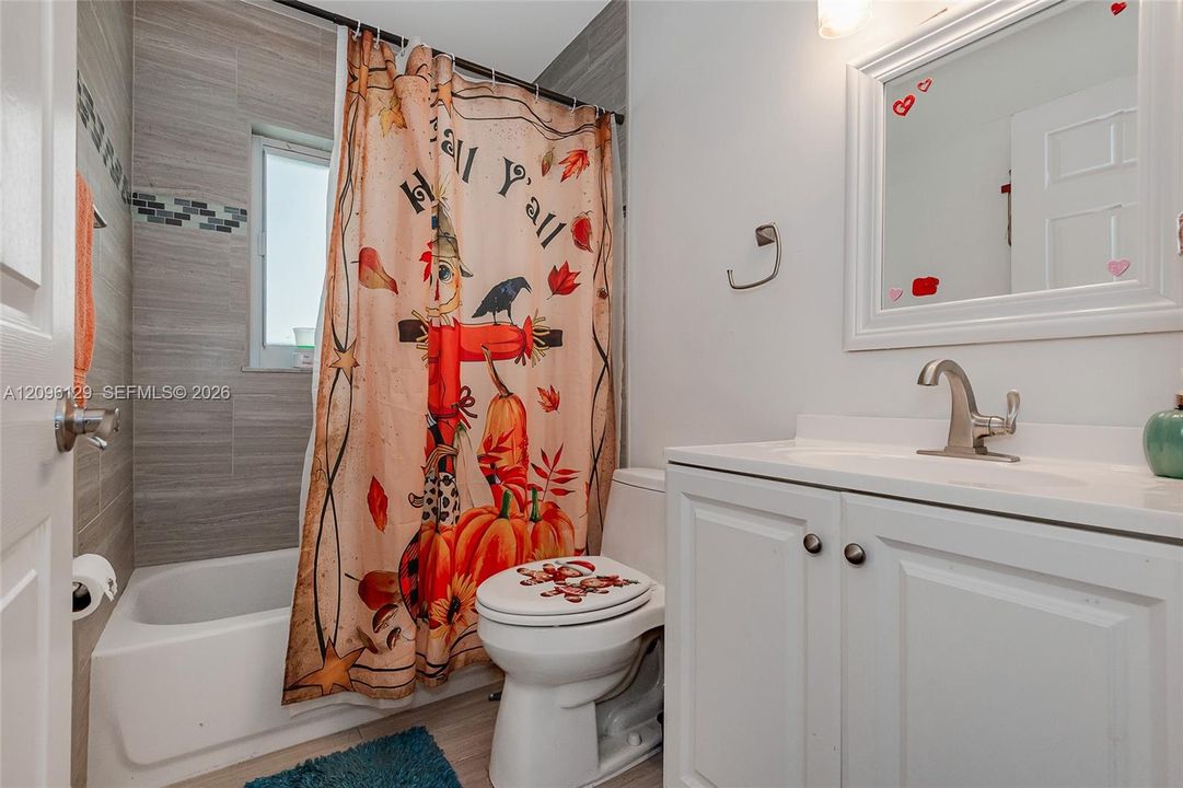 En Renta: $4,900 (4 camas, 3 baños, 1727 Pies cuadrados)