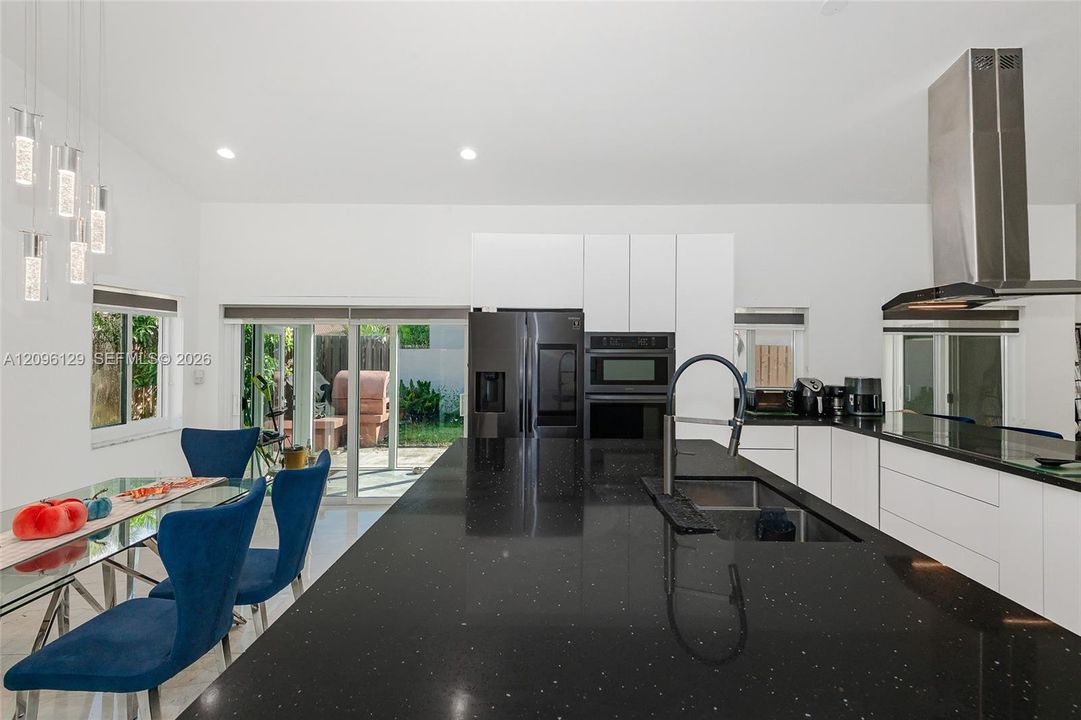 En Renta: $4,900 (4 camas, 3 baños, 1727 Pies cuadrados)