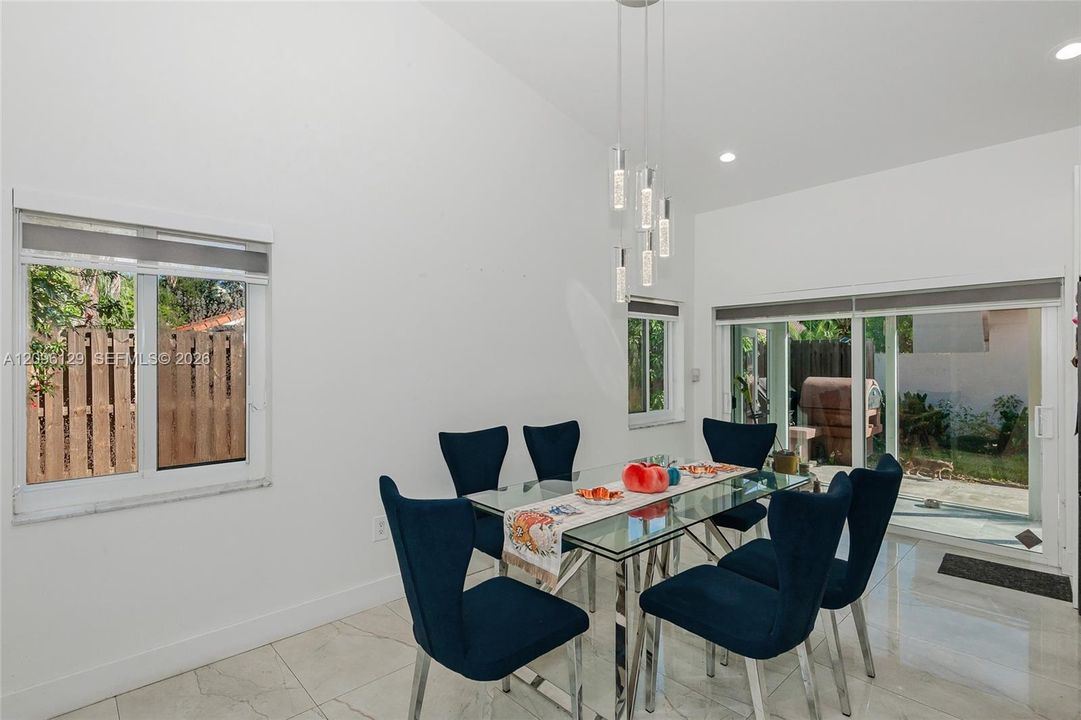 En Renta: $4,900 (4 camas, 3 baños, 1727 Pies cuadrados)