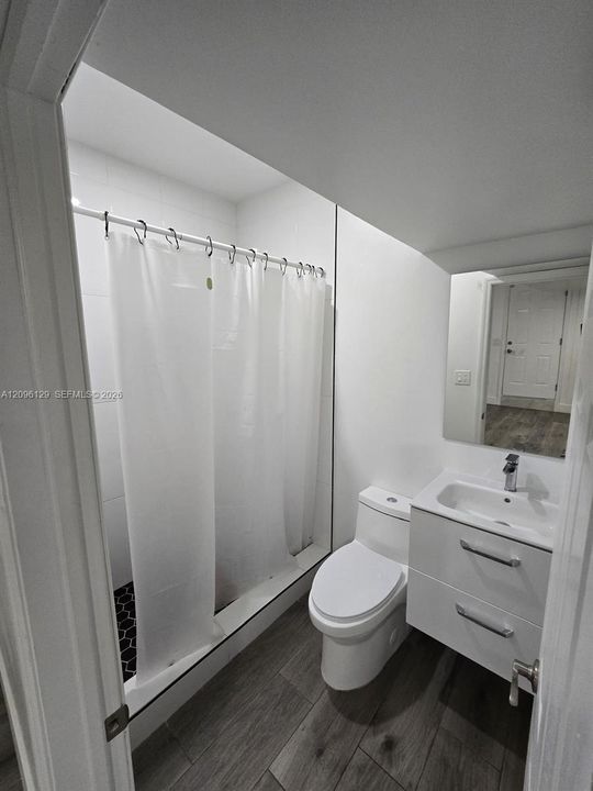 En Renta: $4,900 (4 camas, 3 baños, 1727 Pies cuadrados)