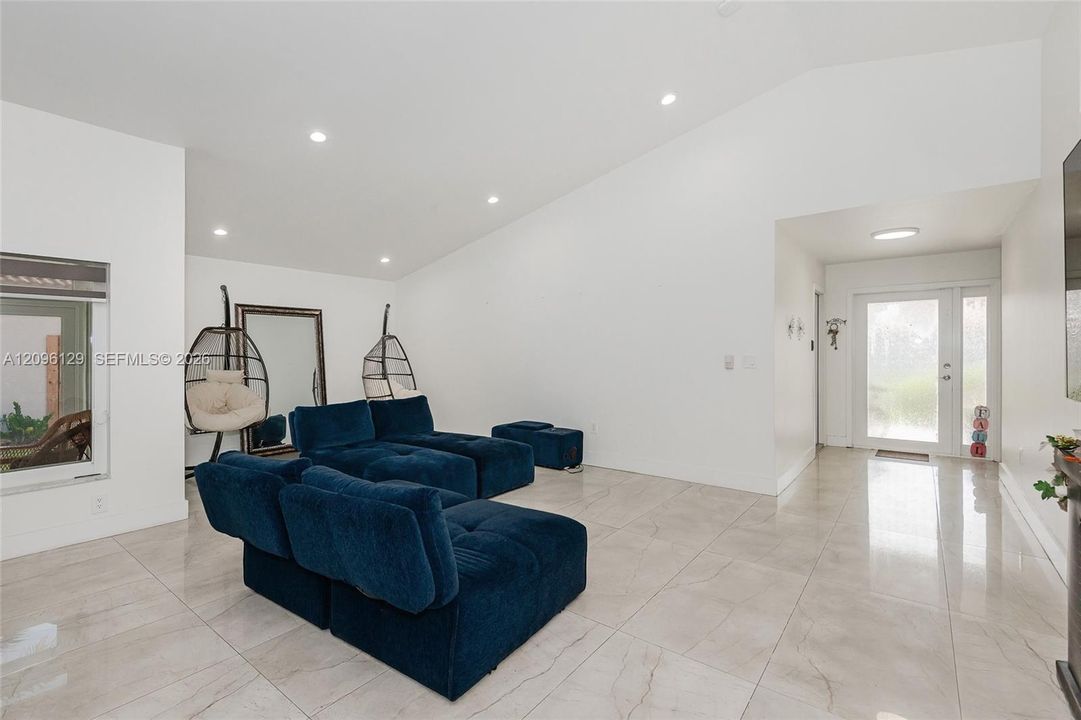 En Renta: $4,900 (4 camas, 3 baños, 1727 Pies cuadrados)