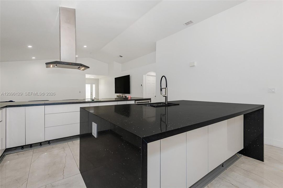En Renta: $4,900 (4 camas, 3 baños, 1727 Pies cuadrados)