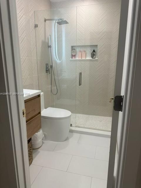 For Rent: $5,500 (3 beds, 2 baths, 822 Square Feet)