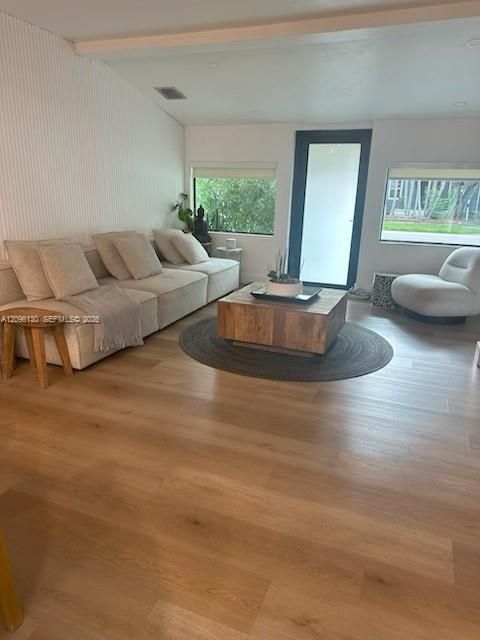 For Rent: $5,500 (3 beds, 2 baths, 822 Square Feet)