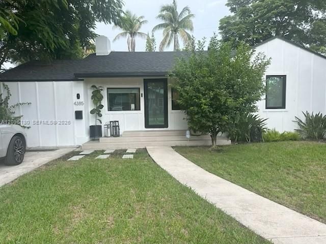 For Rent: $5,500 (3 beds, 2 baths, 822 Square Feet)