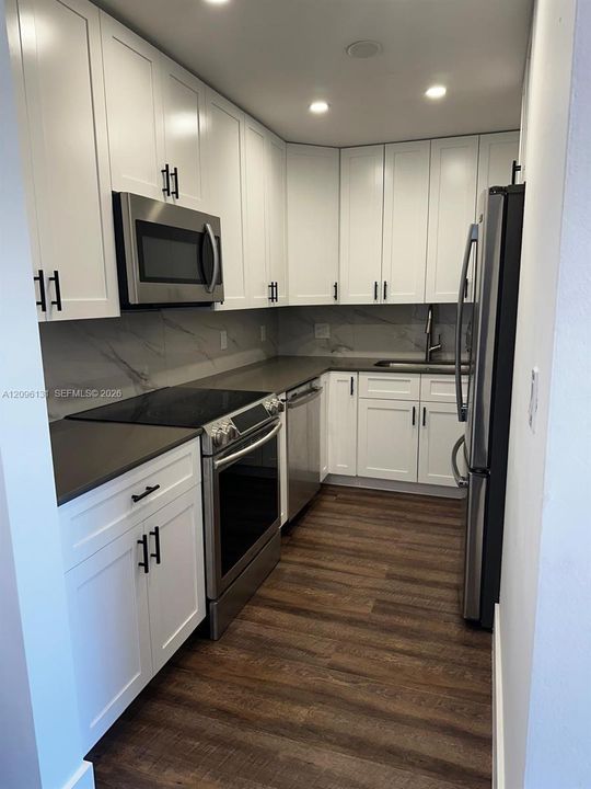 For Rent: $1,700 (1 beds, 1 baths, 661 Square Feet)
