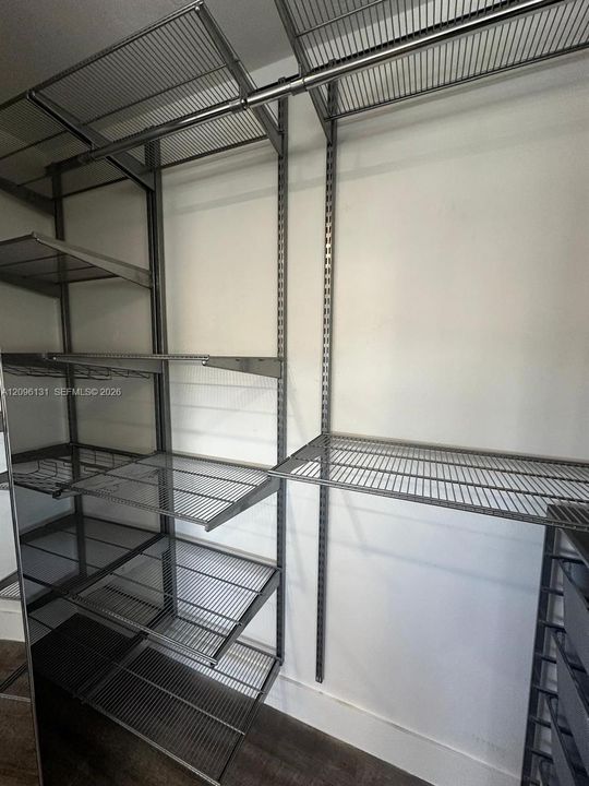 For Rent: $1,700 (1 beds, 1 baths, 661 Square Feet)