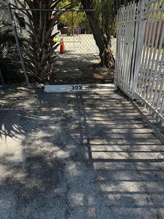 For Rent: $1,700 (1 beds, 1 baths, 661 Square Feet)