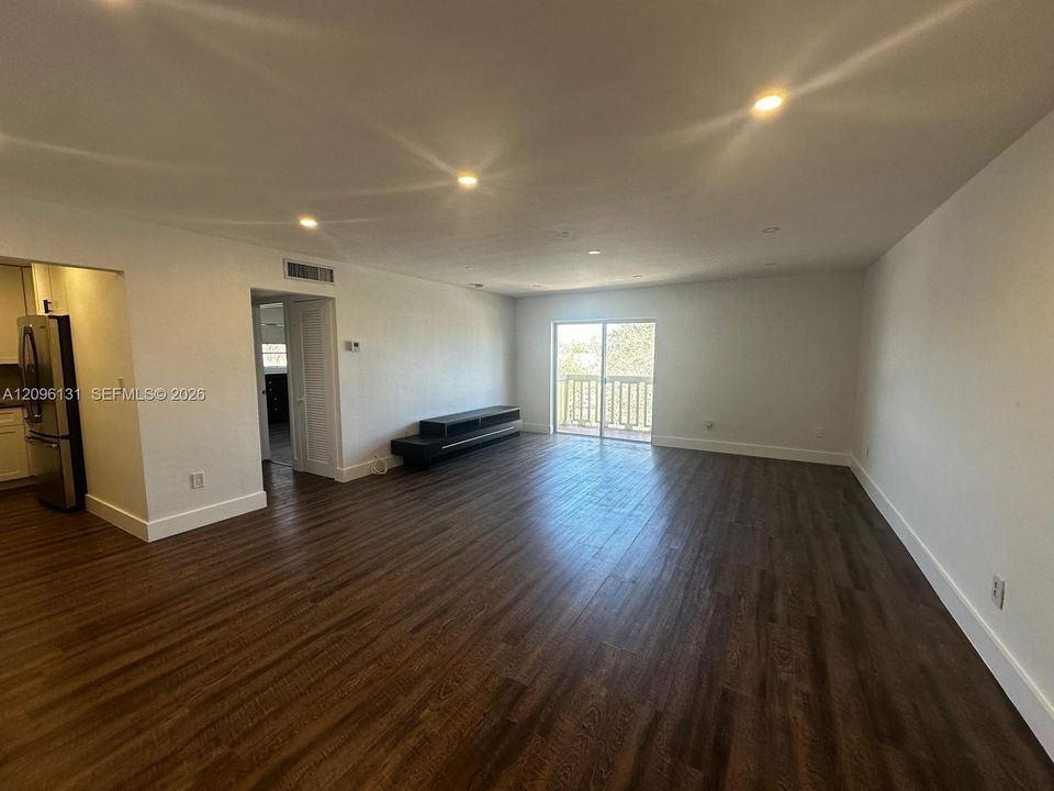For Rent: $1,700 (1 beds, 1 baths, 661 Square Feet)