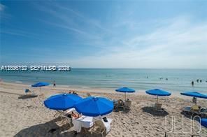 For Rent: $3,000 (1 beds, 2 baths, 832 Square Feet)