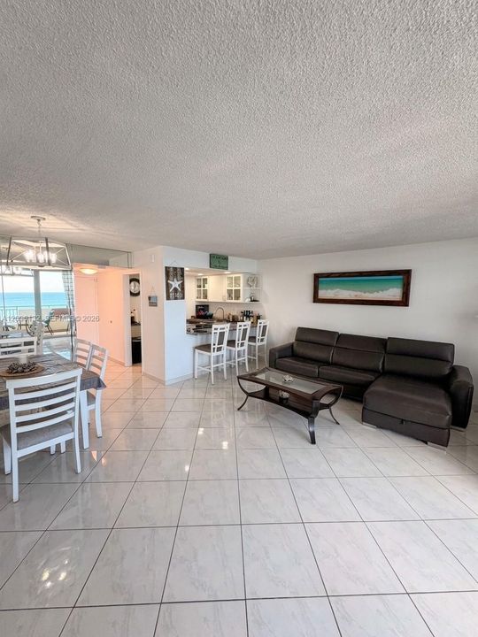 For Rent: $3,000 (1 beds, 2 baths, 832 Square Feet)