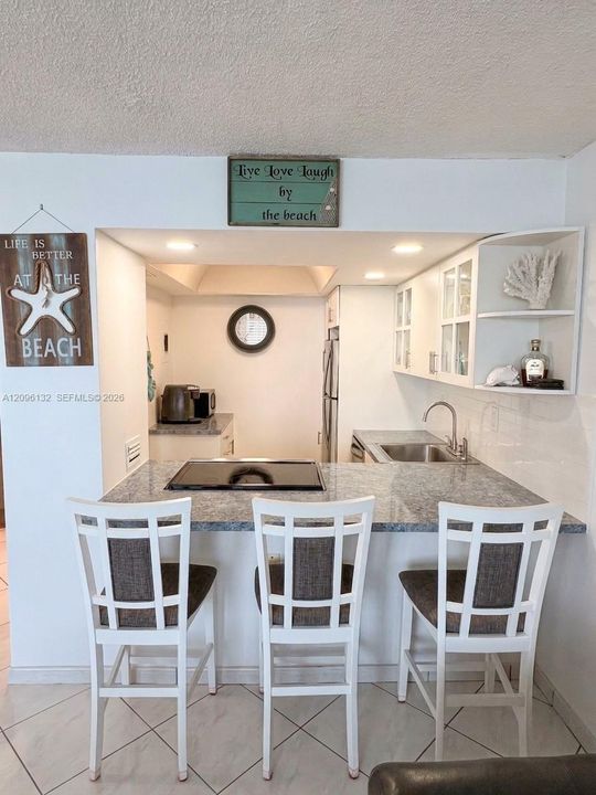 For Rent: $3,000 (1 beds, 2 baths, 832 Square Feet)
