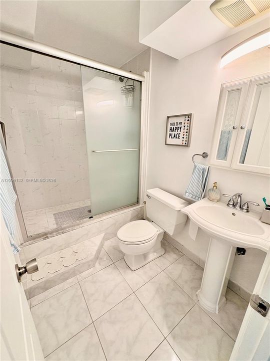 For Rent: $3,000 (1 beds, 2 baths, 832 Square Feet)
