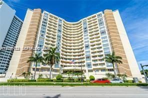 For Rent: $3,000 (1 beds, 2 baths, 832 Square Feet)