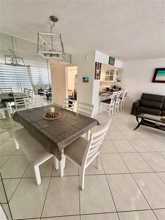 For Rent: $3,000 (1 beds, 2 baths, 832 Square Feet)