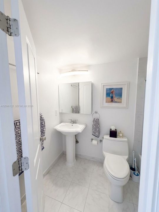 For Rent: $3,000 (1 beds, 2 baths, 832 Square Feet)