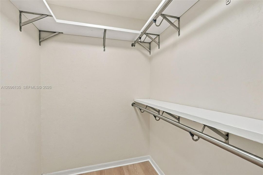 For Sale: $299,900 (4 beds, 2 baths, 1677 Square Feet)