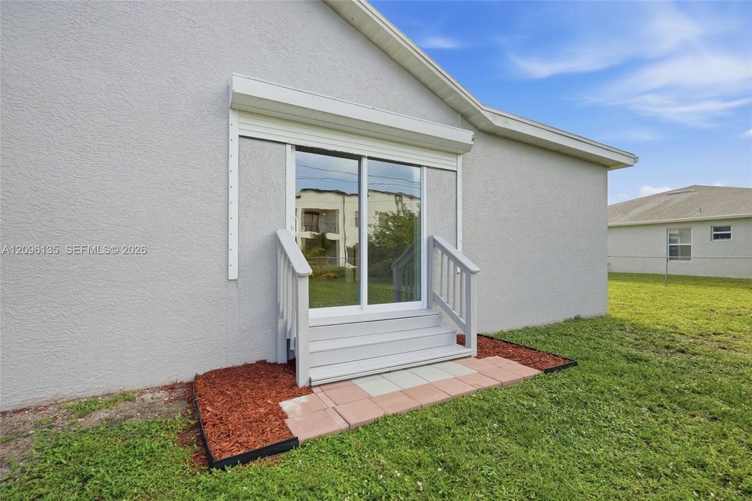 For Sale: $299,900 (4 beds, 2 baths, 1677 Square Feet)