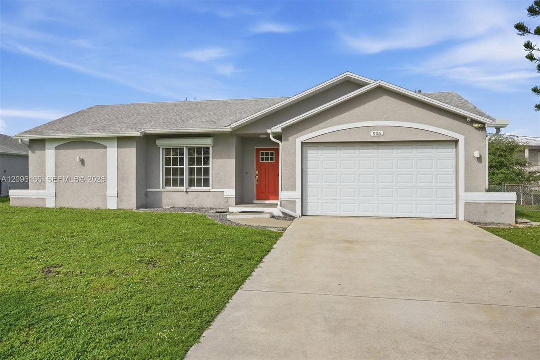For Sale: $299,900 (4 beds, 2 baths, 1677 Square Feet)