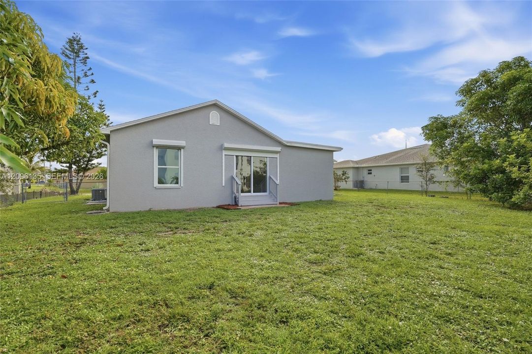For Sale: $299,900 (4 beds, 2 baths, 1677 Square Feet)