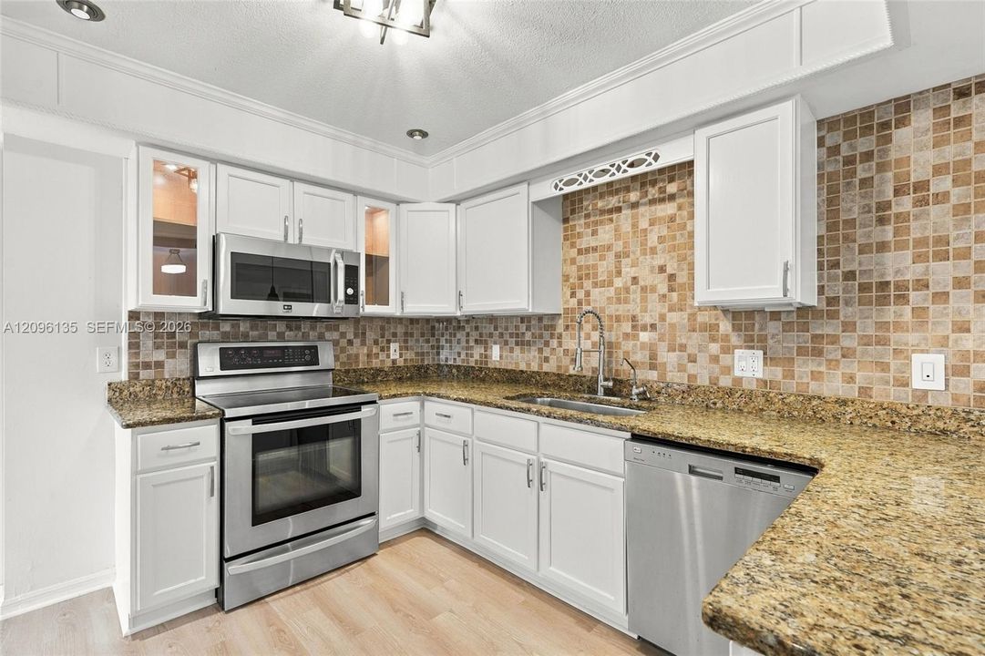 For Sale: $299,900 (4 beds, 2 baths, 1677 Square Feet)