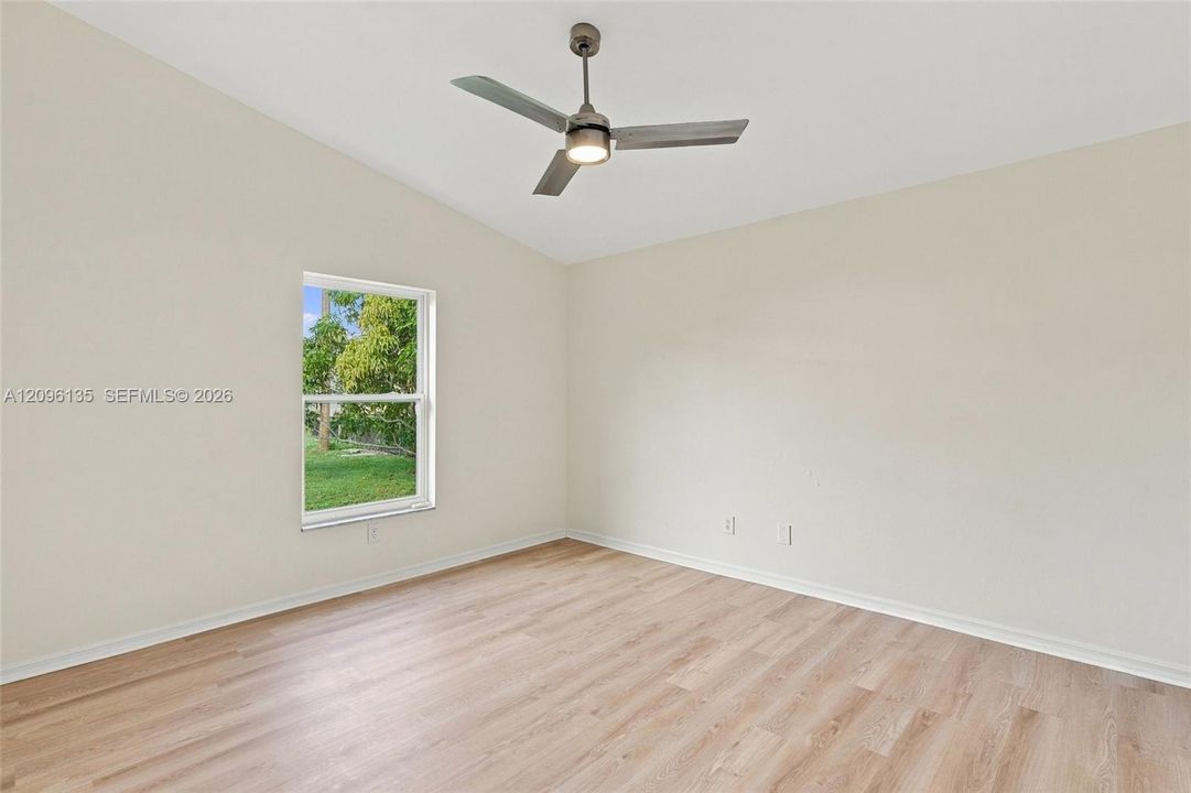 For Sale: $299,900 (4 beds, 2 baths, 1677 Square Feet)