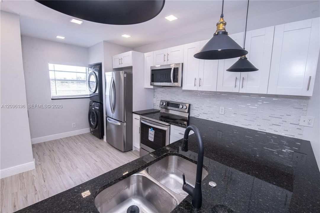 For Rent: $2,400 (2 beds, 2 baths, 1107 Square Feet)