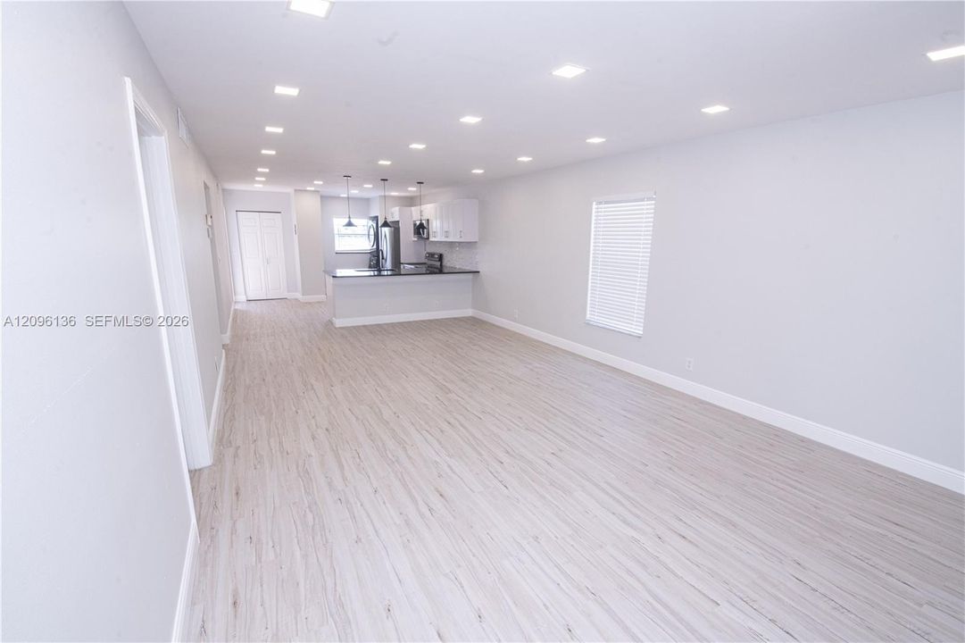 For Rent: $2,400 (2 beds, 2 baths, 1107 Square Feet)