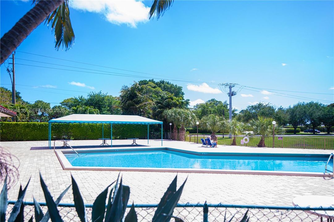 For Rent: $2,400 (2 beds, 2 baths, 1107 Square Feet)