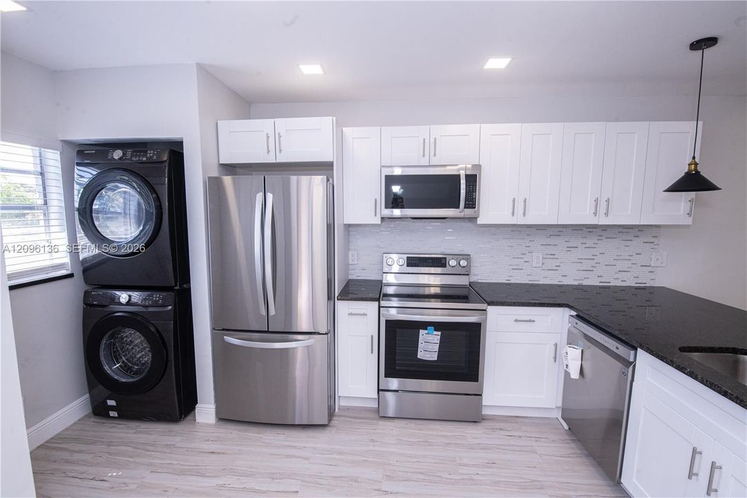 For Rent: $2,400 (2 beds, 2 baths, 1107 Square Feet)