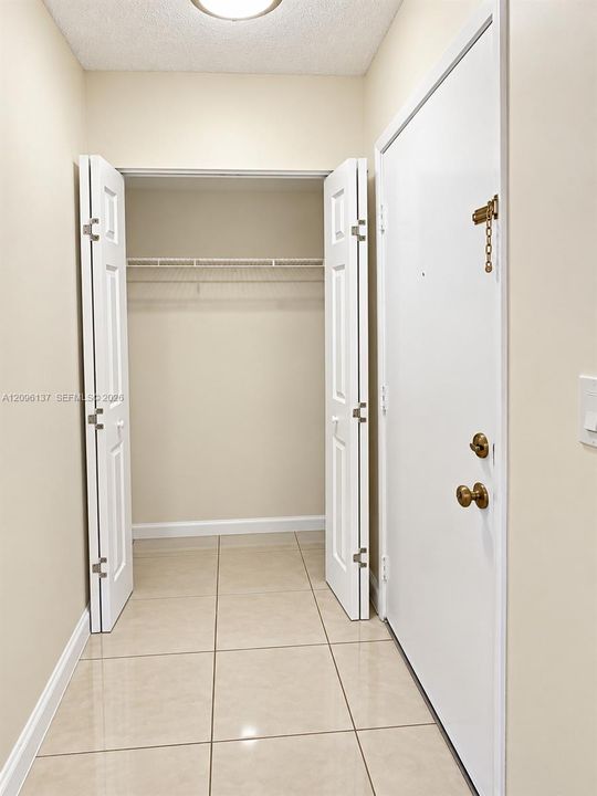En Venta: $289,999 (2 camas, 1 baños, 874 Pies cuadrados)
