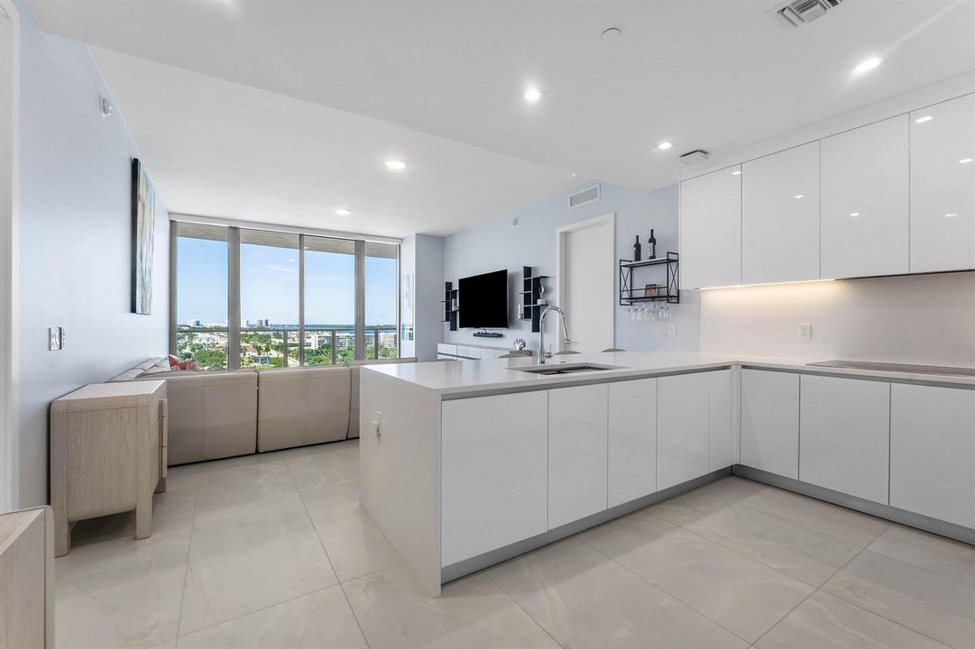 008-220LakeShoreDrive-1209-LakePark-FL-3