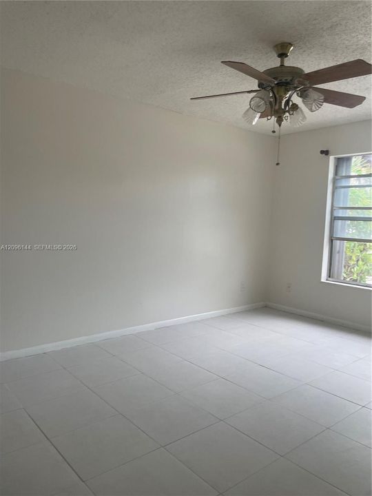 For Rent: $2,200 (2 beds, 1 baths, 950 Square Feet)