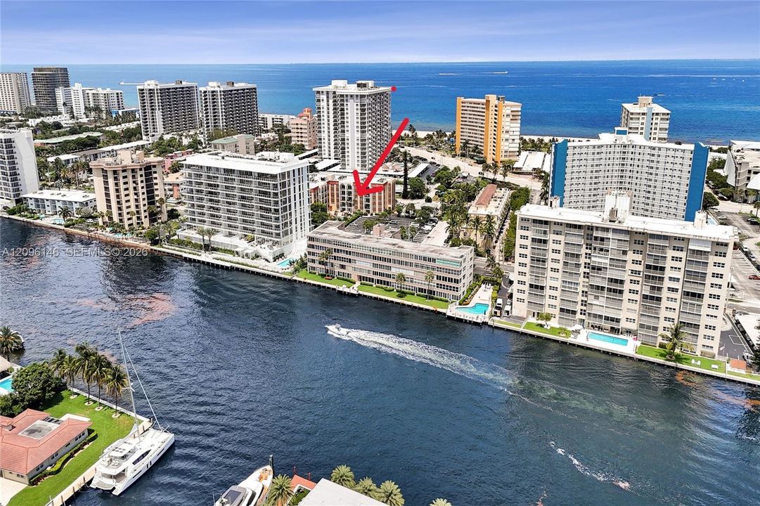 For Sale: $389,400 (2 beds, 2 baths, 990 Square Feet)