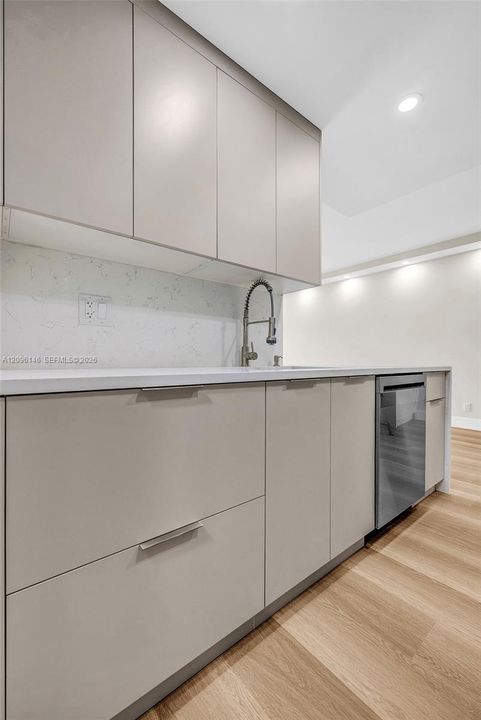 For Sale: $389,400 (2 beds, 2 baths, 990 Square Feet)