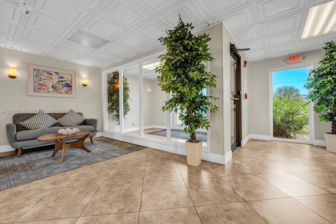 For Sale: $389,400 (2 beds, 2 baths, 990 Square Feet)