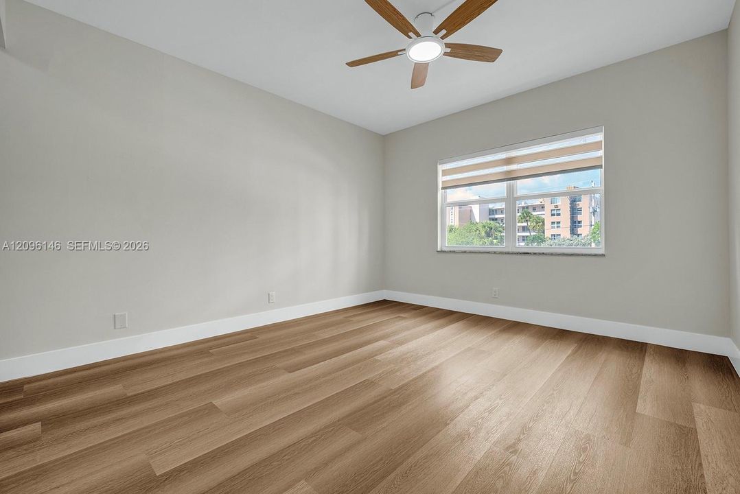 For Sale: $389,400 (2 beds, 2 baths, 990 Square Feet)