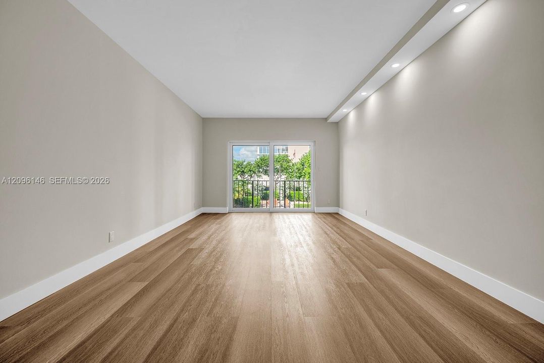 For Sale: $389,400 (2 beds, 2 baths, 990 Square Feet)
