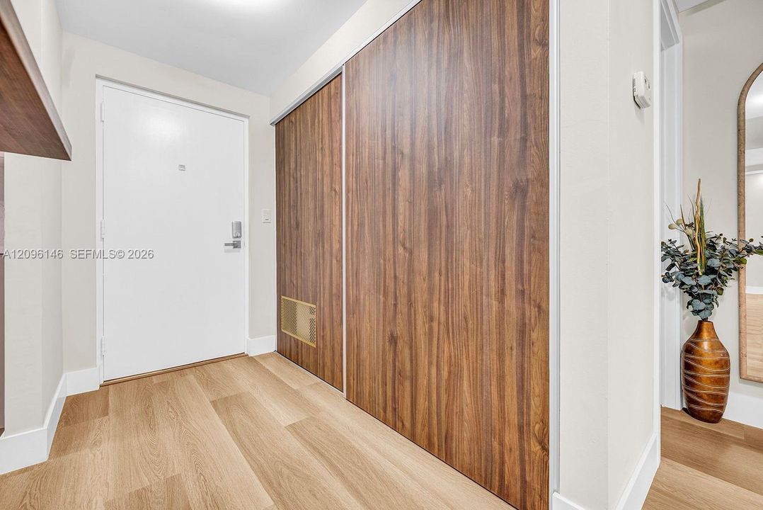 For Sale: $389,400 (2 beds, 2 baths, 990 Square Feet)