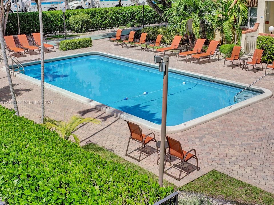 For Sale: $389,400 (2 beds, 2 baths, 990 Square Feet)